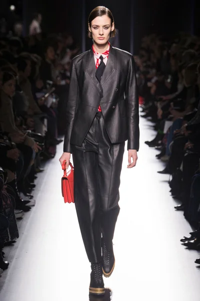 Look 10